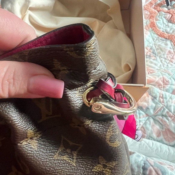 Louis Vuitton Noe Monogram Cosmetic Pouch - Picture 5 of 7